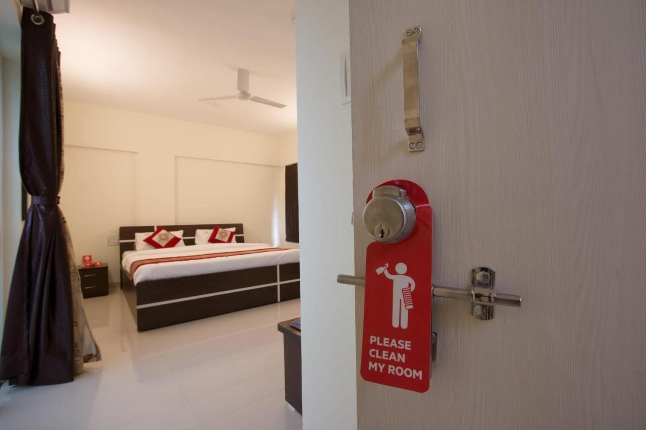 ホテル Oyo 9052 Leisurely Abode Khadki エクステリア 写真