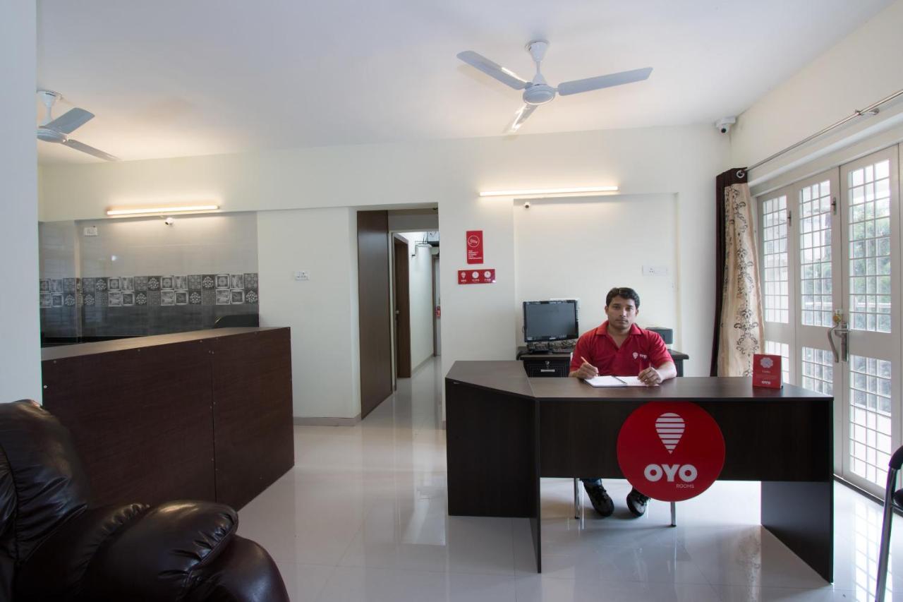 ホテル Oyo 9052 Leisurely Abode Khadki エクステリア 写真