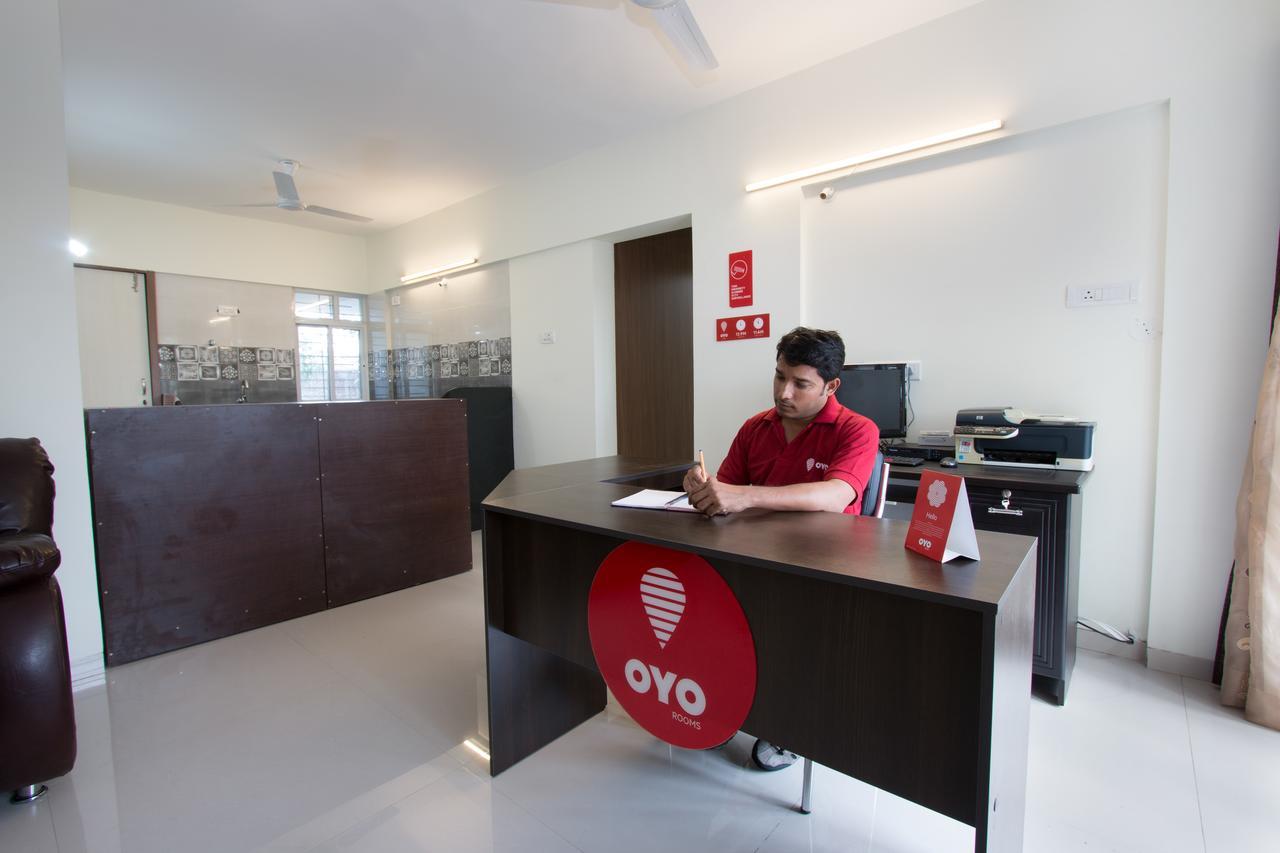 ホテル Oyo 9052 Leisurely Abode Khadki エクステリア 写真